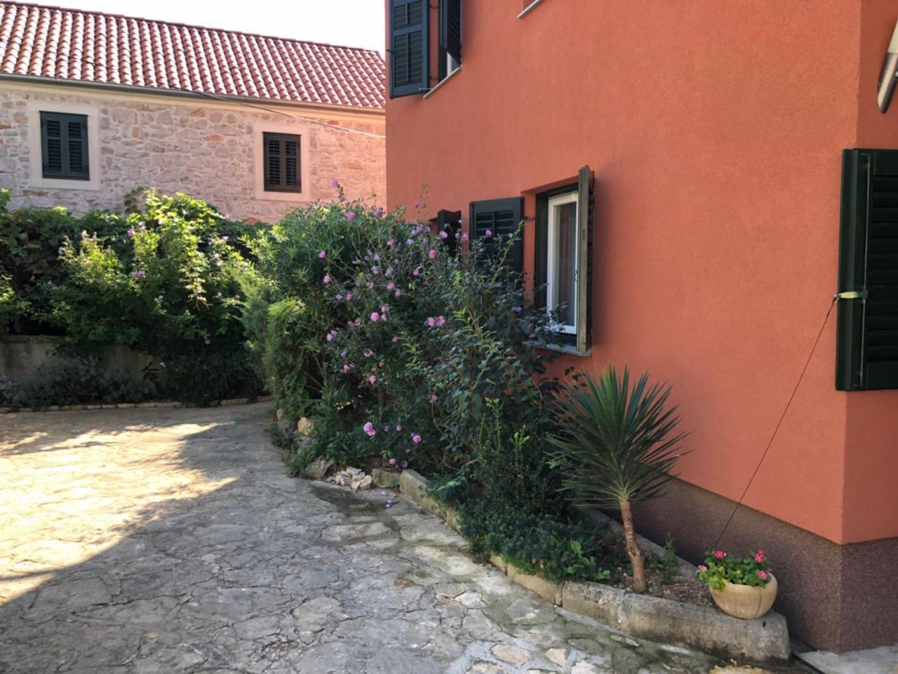 Apartamento Number 5 Pakoštane Exterior foto